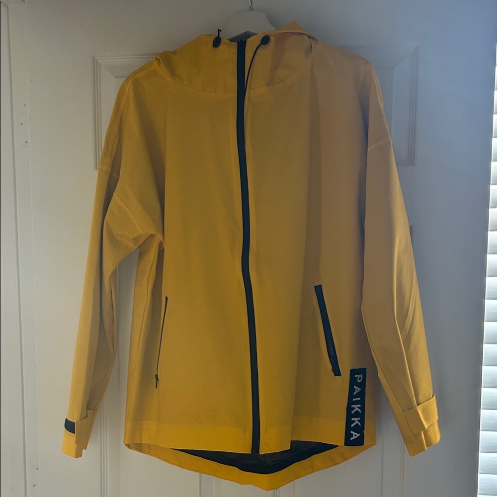 Waterproof and reflective Women's Paikka Parka.